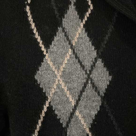 Khaite Cashmere Pullover
Black
Printed
Long Sleeve with V-Neck - Picture 7 of 11